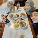 Dian Ayu Instagram - WORKLIDAY 🫶🏻 Ketika aku, @ratnagalih dan @ninazatulini22 ada kerjaan di Bandung, kok ya jodoh banget @natasharizkynew pun sama.. maka terjadilah extend dengan tujuan JAJAAAAN 🤣🤣🤣