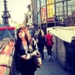 Dian Ayu Instagram - 2023 vs 2011 🇬🇧 satu lagi foto #remake di London waktu ke Camden Market 🥹 2011 difotoin @shareefadaanish 2023 difotoin @ratnagalih Lalu kapan kita trip bareng 😍 . #throwback London, England, UK