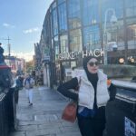 Dian Ayu Instagram - 2023 vs 2011 🇬🇧 satu lagi foto #remake di London waktu ke Camden Market 🥹 2011 difotoin @shareefadaanish 2023 difotoin @ratnagalih Lalu kapan kita trip bareng 😍 . #throwback London, England, UK
