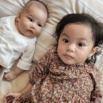 Dian Ayu Instagram - Bulan dan Sahira 🤍 @omeshomesh dan @rahadianrandi versi sachet 😍 buuu @tiararahmani kitaa ditumpangin ajaa 😅 #cousins