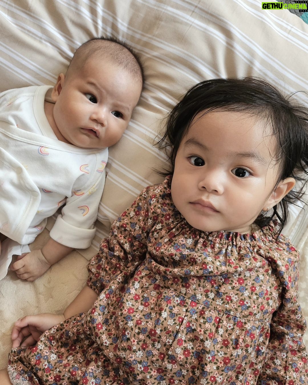 Dian Ayu Instagram - Bulan dan Sahira 🤍 @omeshomesh dan @rahadianrandi versi sachet 😍 buuu @tiararahmani kitaa ditumpangin ajaa 😅 #cousins