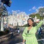 Digangana Suryavanshi Instagram - A Dreamy Disneyland Day⭐️ Styled by @Rimadidthat Outfit @ekastories.store Disneyland Park,California