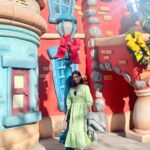 Digangana Suryavanshi Instagram - A Dreamy Disneyland Day⭐️ Styled by @Rimadidthat Outfit @ekastories.store Disneyland Park,California