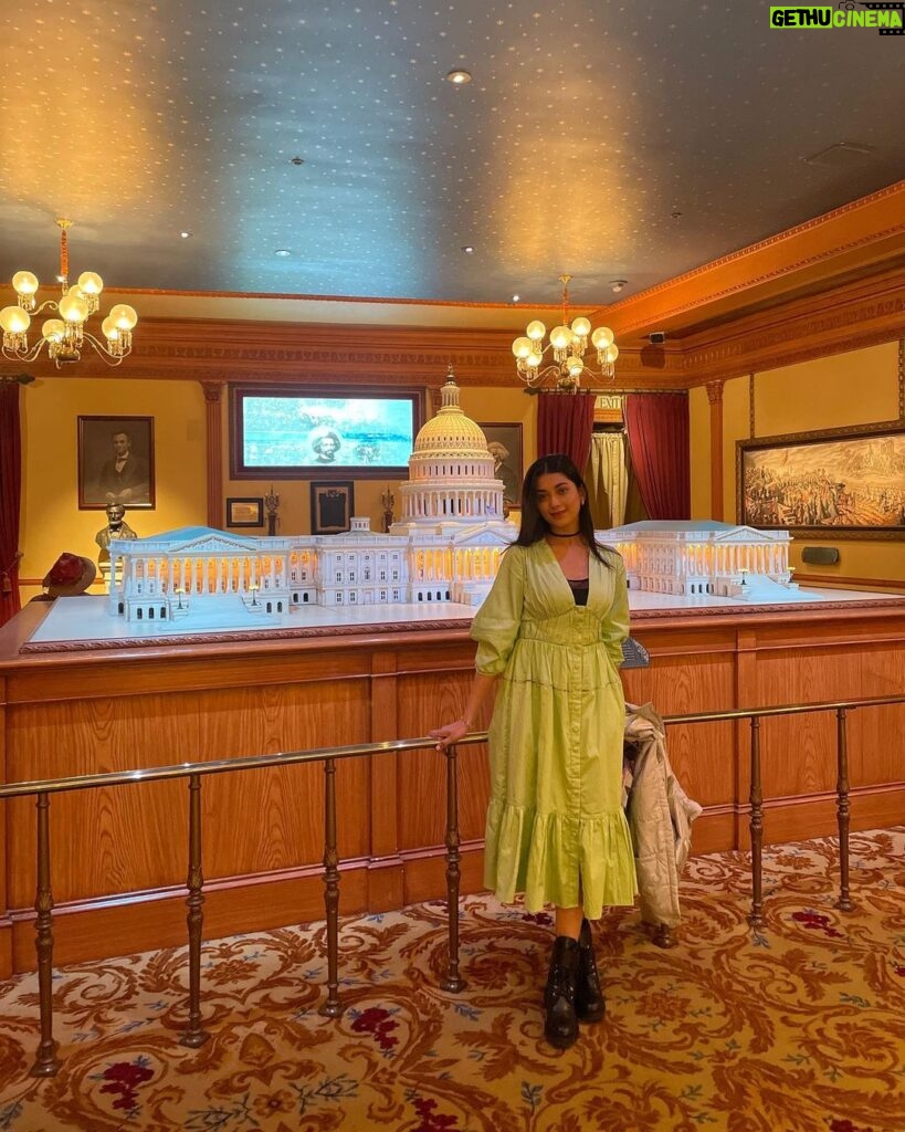 Digangana Suryavanshi Instagram - A Dreamy Disneyland Day⭐ Styled by @Rimadidthat Outfit @ekastories.store Disneyland Park,California