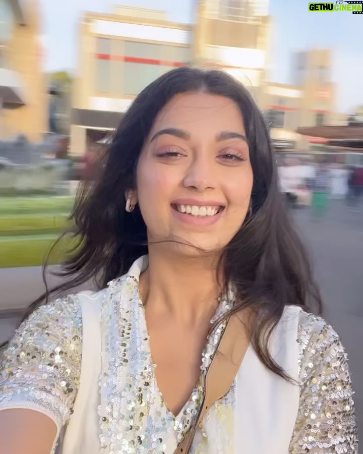 Digangana Suryavanshi Instagram - Thank you 2023 for the memories and the lessons, the good and the test, and mostly for just holding on… welcome 2024! Jai Mata Di ❤️🙏🏻 Styled by @rimadidthat Outfit @athenalifestyle.in