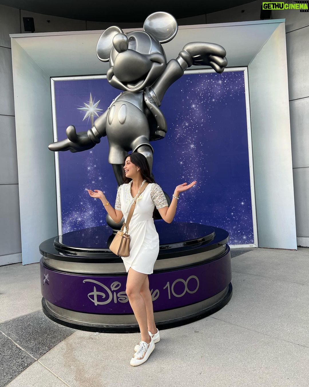 Digangana Suryavanshi Instagram - Thank you 2023 for the memories and the lessons, the good and the test, and mostly for just holding on… welcome 2024! Jai Mata Di ❤️🙏🏻 Styled by @rimadidthat Outfit @athenalifestyle.in