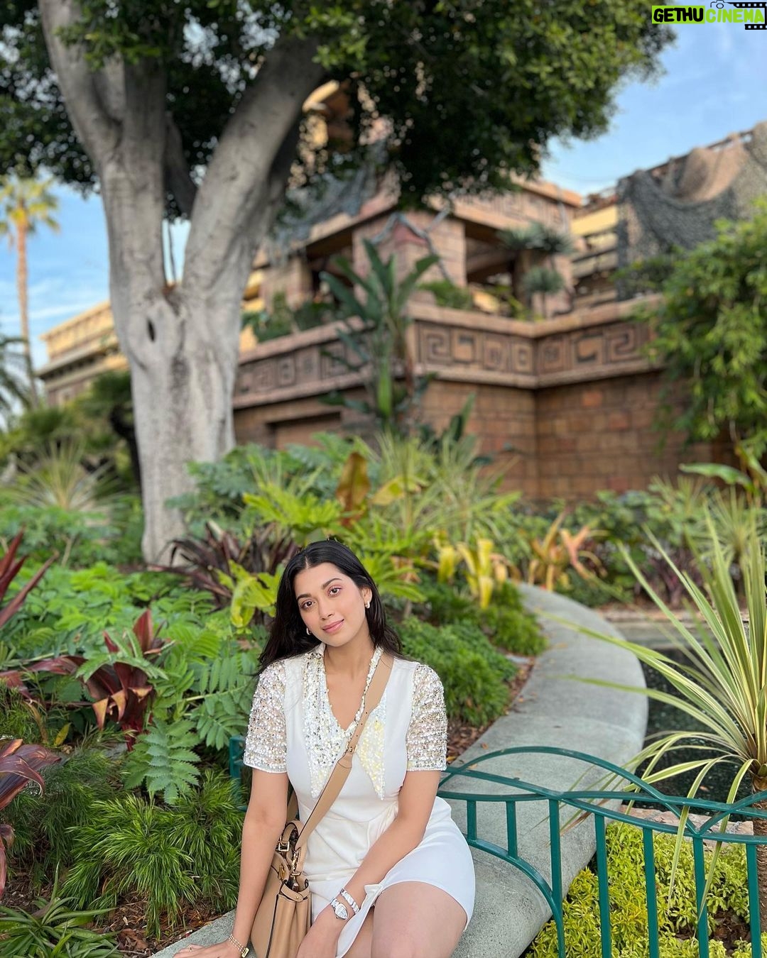 Digangana Suryavanshi Instagram - Thank you 2023 for the memories and the lessons, the good and the test, and mostly for just holding on… welcome 2024! Jai Mata Di ❤️🙏🏻 Styled by @rimadidthat Outfit @athenalifestyle.in