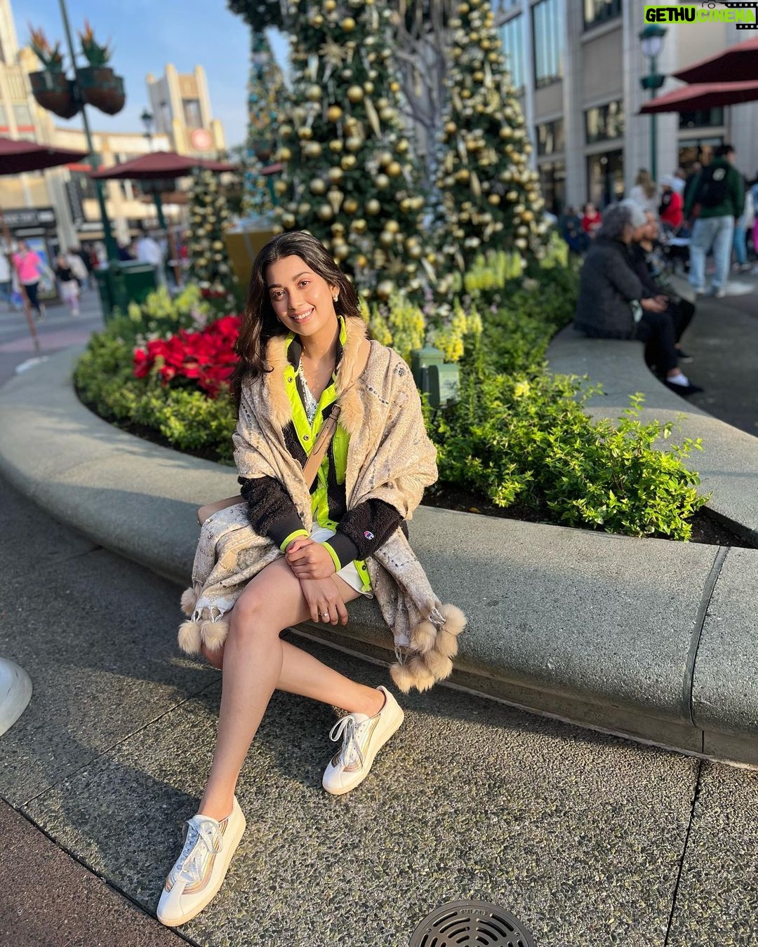 Digangana Suryavanshi Instagram - Thank you 2023 for the memories and the lessons, the good and the test, and mostly for just holding on… welcome 2024! Jai Mata Di ❤️🙏🏻 Styled by @rimadidthat Outfit @athenalifestyle.in