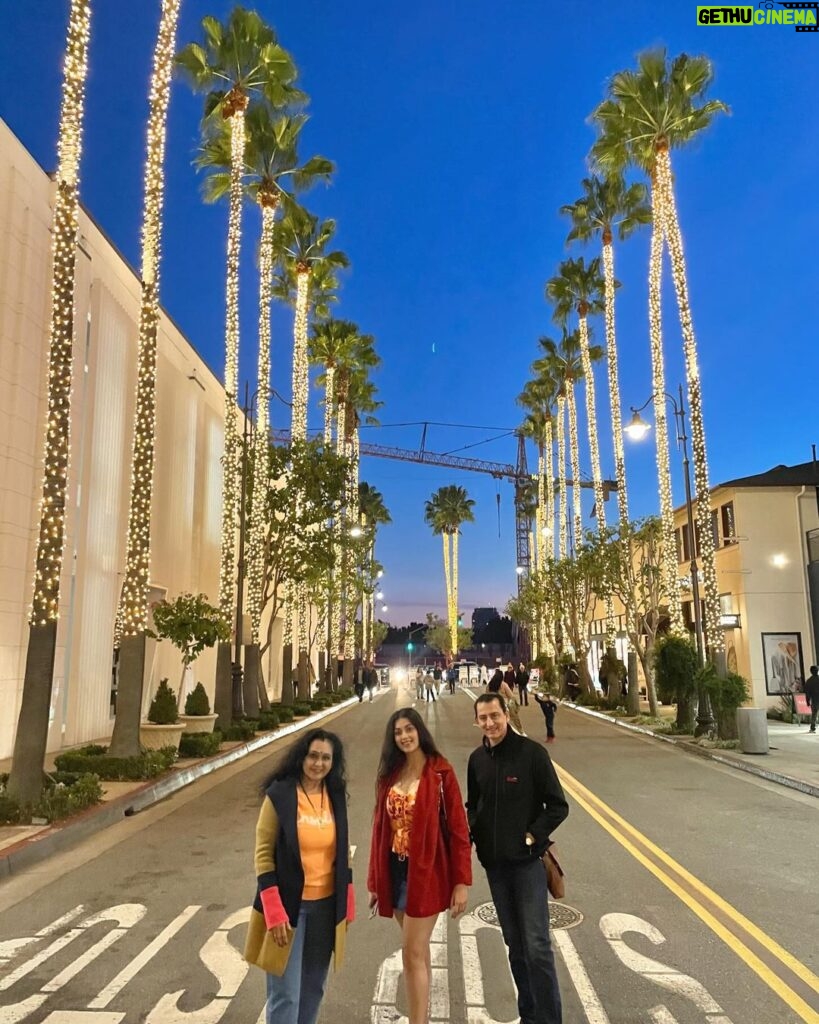Digangana Suryavanshi Instagram - A jolly good time… ❤️ #merrychristmas everyone ❤️ Hollywood - Los Angeles