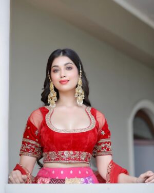 Digangana Suryavanshi Instagram - ❤️❤️❤️

Photographer - @portraitdeewana
Makeup & Hair - 
@makeoverbysejalthakkar
Outfit - @rajkumari_by_richahaware
Jewelry - @sejalcreation23
Team - @greenlight__media
Edited by @akashbhingare13

#diganganasuryavanshi