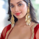 Digangana Suryavanshi Instagram - ❤️❤️❤️ Photographer - @portraitdeewana Makeup & Hair - @makeoverbysejalthakkar Outfit - @rajkumari_by_richahaware Jewelry - @sejalcreation23 Team - @greenlight__media Edited by @akashbhingare13 #diganganasuryavanshi