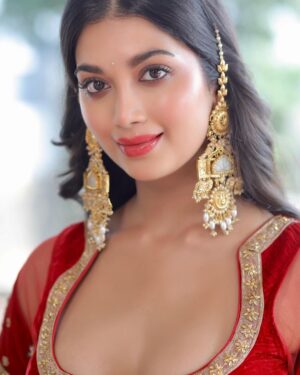 Digangana Suryavanshi Instagram - ❤️❤️❤️

Photographer - @portraitdeewana
Makeup & Hair - 
@makeoverbysejalthakkar
Outfit - @rajkumari_by_richahaware
Jewelry - @sejalcreation23
Team - @greenlight__media
Edited by @akashbhingare13

#diganganasuryavanshi