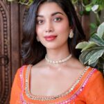 Digangana Suryavanshi Instagram - Mootichoor laddu ! Photographer - @portraitdeewana Makeup & Hair - @makeoverbysejalthakkar Outfit - @harshitasinghviofficial Jewellery - @sejalcreation23 Team - @greenlight__media #diganganasuryavanshi