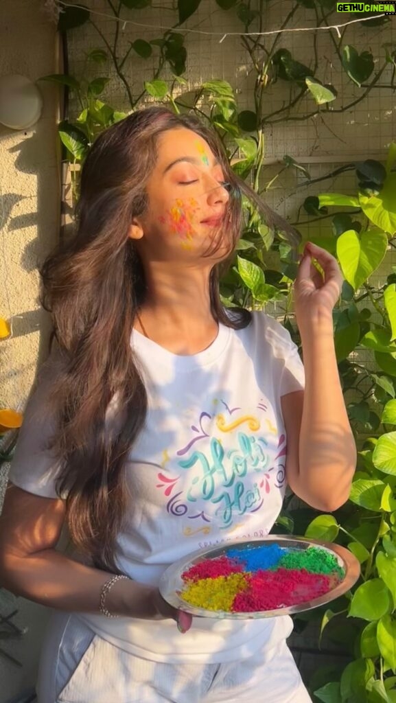 Digangana Suryavanshi Instagram - Wishing you all a very happy Holi… or let’s just say, saying happy Holi way too many times haha… and again… Happy Holi. ❤