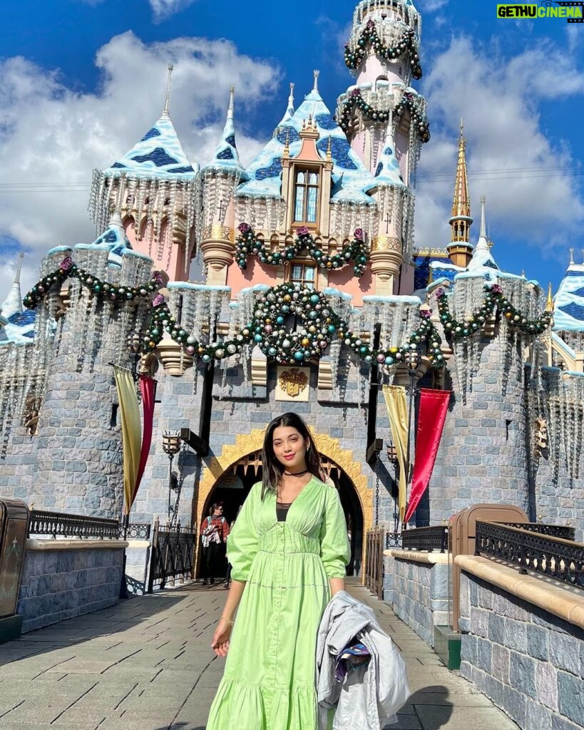 Digangana Suryavanshi Instagram - A Dreamy Disneyland Day⭐️ Styled by @Rimadidthat Outfit @ekastories.store Disneyland Park,California