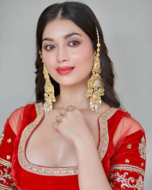 Digangana Suryavanshi Instagram - ❤️❤️❤️

Photographer - @portraitdeewana
Makeup & Hair - 
@makeoverbysejalthakkar
Outfit - @rajkumari_by_richahaware
Jewelry - @sejalcreation23
Team - @greenlight__media
Edited by @akashbhingare13

#diganganasuryavanshi