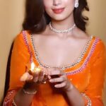 Digangana Suryavanshi Instagram - May there always be light in your lives and heart! Happy Deepawali 🪔❤️ Photographer - @portraitdeewana Makeup & Hair - @makeoverbysejalthakkar Outfit - @harshitasinghviofficial Jewellery - @sejalcreation23 Team - @greenlight__media #diganganasuryavanshi