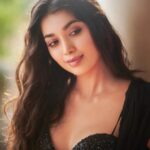 Digangana Suryavanshi Instagram - ❤️ Photographer - @mirajverma_photography Make up & Hair - @nikitas_bridal_studio Outfit - @dvfashionstudio Team - @greenlight__media