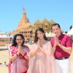 Digangana Suryavanshi Instagram - Har Har Mahadev 🙏🏻 Aap sabhi ko Maha Shivratri ki dheer sari shubhkamnaen 🙏🏻🙏🏻 #somnath #jyotirling Outfit :-@shivaliahmedabad PR:- @vblitzcommunications Somnath,gujarat