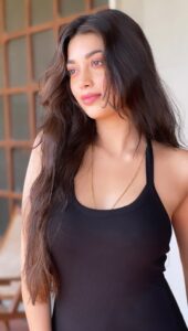 Digangana Suryavanshi Instagram - Oh, the many moods… Back to you … @style_by_pradnyaaaaa__ @popi.wear