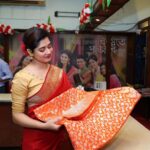 Ditipriya Roy Instagram - Where timeless elegance meets the contemporary diva ✨ Pratibha Di & Ditipriya Roy at the Grand launch of "Saptapuri", Wedding Collection'23 at our Rashbehari Store A mesmerizing bridal collection inspired from the seven holy cities of India, where each ensemble resembles a unique cultural and spiritual tapestry. Visit us know🛍️ And stay tuned to know more #SaatVachanPyaarKe #bridalcollection #bridalsaree #weavesofindia #weddingweaves #heritageweaves