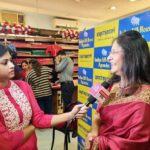 Ditipriya Roy Instagram - Where timeless elegance meets the contemporary diva ✨ Pratibha Di & Ditipriya Roy at the Grand launch of "Saptapuri", Wedding Collection'23 at our Rashbehari Store A mesmerizing bridal collection inspired from the seven holy cities of India, where each ensemble resembles a unique cultural and spiritual tapestry. Visit us know🛍️ And stay tuned to know more #SaatVachanPyaarKe #bridalcollection #bridalsaree #weavesofindia #weddingweaves #heritageweaves