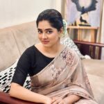 Ditipriya Roy Instagram - फेरों ना नज़र से नज़रिया… ✨♥️ . . . . . . . . . 📷 @debolinaadas . . . . #sunday #moments #saree #lookbook #fashion #style #bindi #eyes #spark #peace #love #loveyourself #mood #sundaymornings #sundayvibes #photodump #instalike #instadaily #instalove #instamood #instafashion #instaphoto