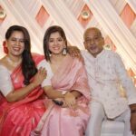 Ditipriya Roy Instagram - যারা হাজারো দুঃখ ,কষ্ট ,রাগ ,অভিমান ,ঝগড়া ,মনখারাপ কে সাথে নিয়েও প্রতিনিয়ত ভালোবাসতে শিখিয়েছে , কাল তাদের বন্ধুত্বের ২৫ তম জন্মদিনের কিছু মূহুর্ত . শুভ বিবাহবার্ষিকী ❤️ . . . . . . . . . . . . . . . #sunday #anniversary #parents #25thanniversary #celebration #family #gathering #gettogether #love #mood #happyfaces #posing #stylefashion #sundayfunday #sundayvibes #instadaily #maa #baba #lookbook #instamood #instalike #instafashion #instalove #instahome #instagram Home Sweet Home