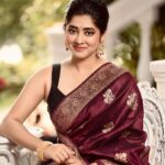 Ditipriya Roy Instagram – वोह तेरे मेरे इश्क़ का इक
शायराना दौर सा था,
वो में भी कोई और ही थी
वो तू भी कोई और ही था
.
.
.
.
.
.
.
.
. 
. 📷 @subhadeep.dhar 
. 💄 @ameeth_dash 
. 👗 @sampurna_dey_100 
.
.
.
. #saturday #mood #saree #retro #lookbook #bun #messybun #fashion #positivity #peace #smile #traditional #saturdayvibes #instadaily #instafashion #instamood Nihar on the Ganges