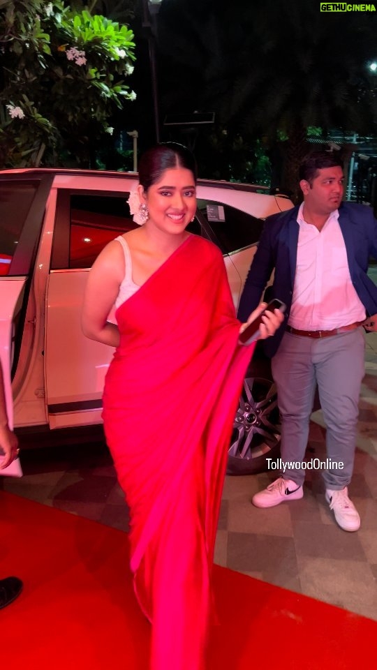 Ditipriya Roy Instagram - Looking like a dream ..@roy_ditipriya arrived at #HoichoiSeason7 .