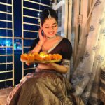 Ditipriya Roy Instagram - Let there be light 🪔✨ . . . . . . Happy Diwali ❤️ . . . . . 📷 Maa . . . . . . #diwali #diwali2023 #diwalivibes #sunday #lookbook #lahenga #home #decoration #lights #diya #mood #jewellery #nomakeuplook #fashion #posing #love #peace #happysoul #instamood #instadaily #instafashion #instagood #instalike