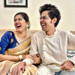 Ditipriya Roy Instagram - বগলা মামার শুটিং করার সময় এবং পরে ছবিটা দেখার সময় আমরা হাসি থামাতে পারিনি এক মুহূর্তের জন্যেও , আশাকরি আপনাদের সকলের একই অনুভূতি হবে l আজকে মুক্তি পেয়েছে আমাদের ছবির নতুন গান, দেখে নিন না দেখে থাকলে l আসছি আমরা শিগগিরই l Ditipriya Roy Song link in bio