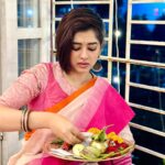 Ditipriya Roy Instagram - | শুভ কোজাগরী লক্ষ্মীপূজো | 🙏🏻 . . . . . . . . . . 📷 @abhijitdey2809 @debolinaadas ❤️ . . . . . #lakkhipujo #saree #preparation #tradition #bengali #ritual #ethinicwear #traditionalsaree #lookbook #saturday #saturday #saturdaymood #saturdayvibes #instabook #instadaily #instagood