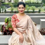 Ditipriya Roy Instagram - মায়ের শাড়ি-গয়না ছাড়া অষ্টমী অসম্পূর্ণ…….. . . . । শুভ মহাষ্টমী । ♥️🙏🏻 . . . . . . . . . #lookbook #mahastami #durgapuja #bengali #traditional #jewellery #saree #ethnicwear #bun #lipstick #bindi #fashion #style #mood #peace #love #instadaily #instafashion #instabook #instalike
