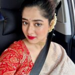 Ditipriya Roy Instagram - মায়ের শাড়ি-গয়না ছাড়া অষ্টমী অসম্পূর্ণ…….. . . . । শুভ মহাষ্টমী । ♥️🙏🏻 . . . . . . . . . #lookbook #mahastami #durgapuja #bengali #traditional #jewellery #saree #ethnicwear #bun #lipstick #bindi #fashion #style #mood #peace #love #instadaily #instafashion #instabook #instalike