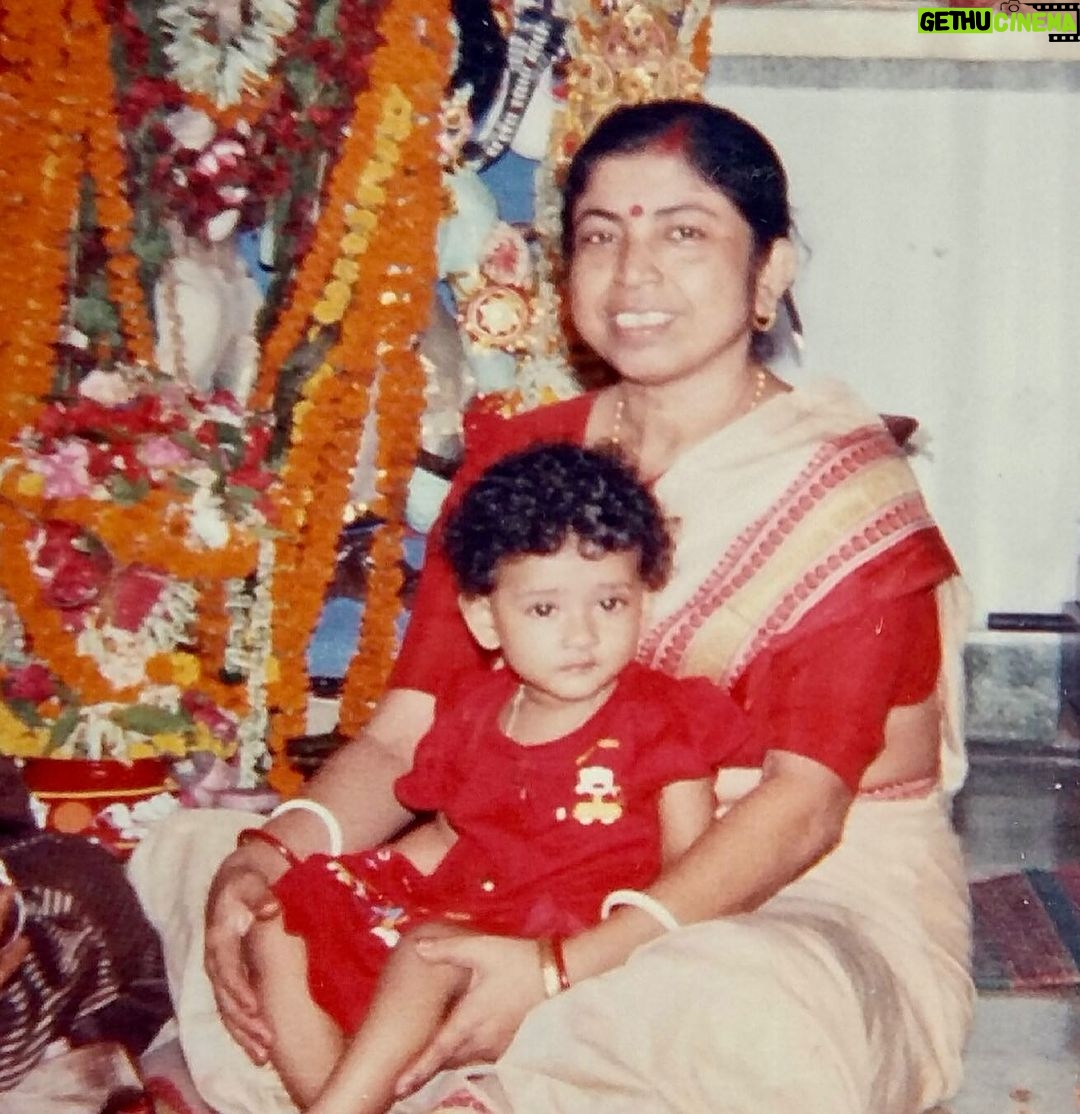 Ditipriya Roy Instagram - WHAT A MAGNIFICENT DAY IT WAS!!! I grew up watching my Pipi (my Aunt) offering prayers to the Goddess during the pujas. Her intonation while chanting the mantras used to give us goosebumps. Even today, I recall the positivity of that spiritual aura created by Pipi with her hymns. Whether the prayers were offered by a male or a female priest, it never made a difference in my mind. It has always been the same for me. In 2011, Pipi left us. Since then, I could never quite capture that same feeling until today when I had the opportunity to witness Dr. Nandini Bhowmick and her team Shubhamastu enchanting the powerful mantras before Goddess Durga. Today, we not only offered prayers to Maa Durga but also were enlightened by her power as women. What could be a better way to start Durga Puja? দেবীদের সঙ্গে দেবীপক্ষের সূচনা 🙏🏻♥️