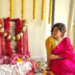 Ditipriya Roy Instagram - | দেবীপক্ষের সূচনা | 🙏🏻🩷 . . . . . . . . . . . 📷 মা . . . . #monday #mondayvibes #moods #pink #pujo #lookbook #ethnic #traditional #silver #positivity #peace #smile #loveyourself #instadaily #instafashion #instalove