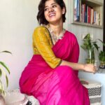Ditipriya Roy Instagram - | দেবীপক্ষের সূচনা | 🙏🏻🩷 . . . . . . . . . . . 📷 মা . . . . #monday #mondayvibes #moods #pink #pujo #lookbook #ethnic #traditional #silver #positivity #peace #smile #loveyourself #instadaily #instafashion #instalove