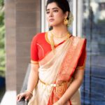 Ditipriya Roy Instagram - । শুভ শারদীয়া । ❤️🙏🏻 . . . . . . . . 📷 @a_fine_photographer @sourav3934 . . . . #saturday #saturdayvibes #saree #bengalilook #tradition #traditional #lookbok #pujo #mood #sarodiya #mahalaya #pujovibes #fashion #love #instafashion #instalike #instadaily