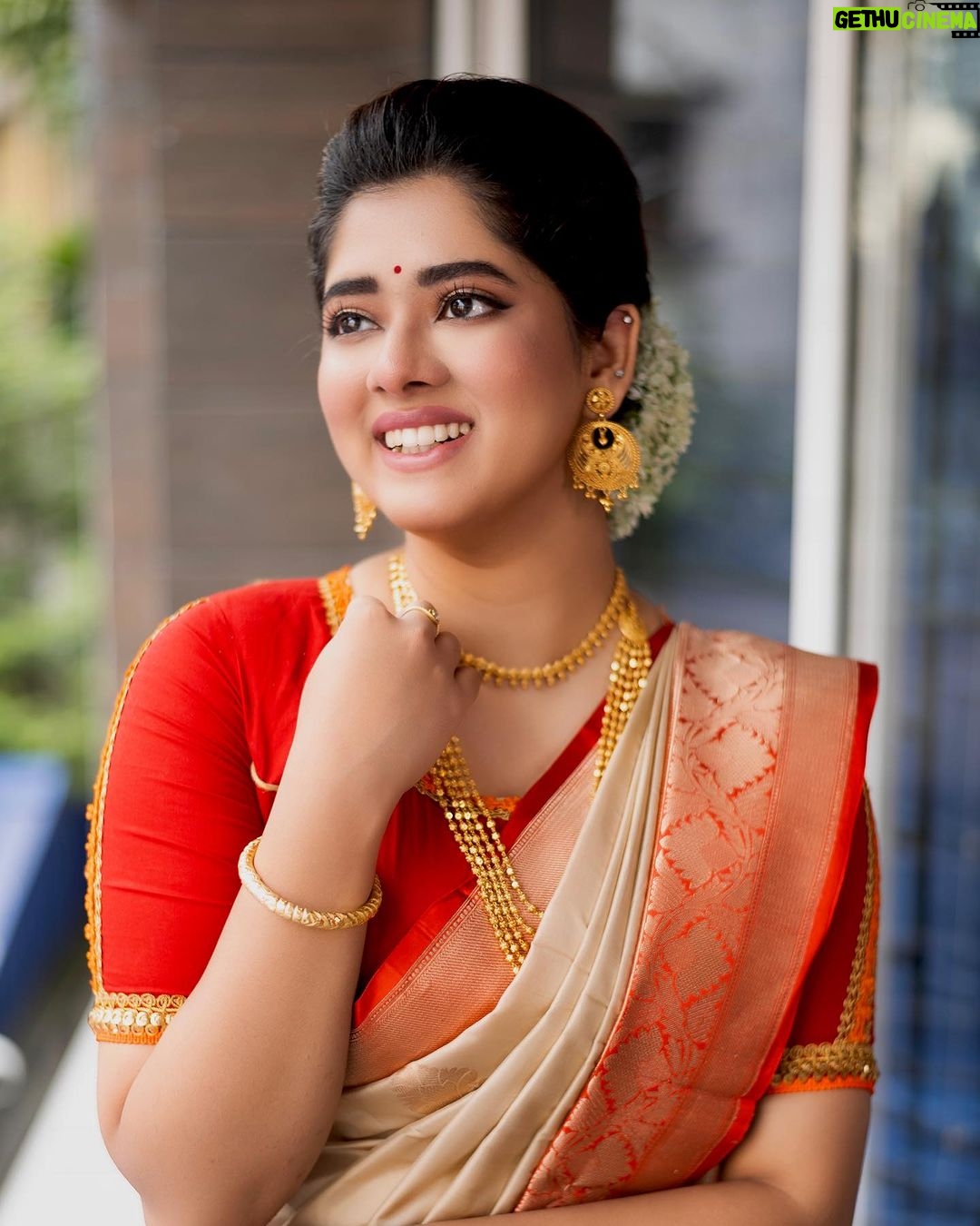 Ditipriya Roy Instagram - । শুভ শারদীয়া । ❤️🙏🏻 . . . . . . . . 📷 @a_fine_photographer @sourav3934 . . . . #saturday #saturdayvibes #saree #bengalilook #tradition #traditional #lookbok #pujo #mood #sarodiya #mahalaya #pujovibes #fashion #love #instafashion #instalike #instadaily