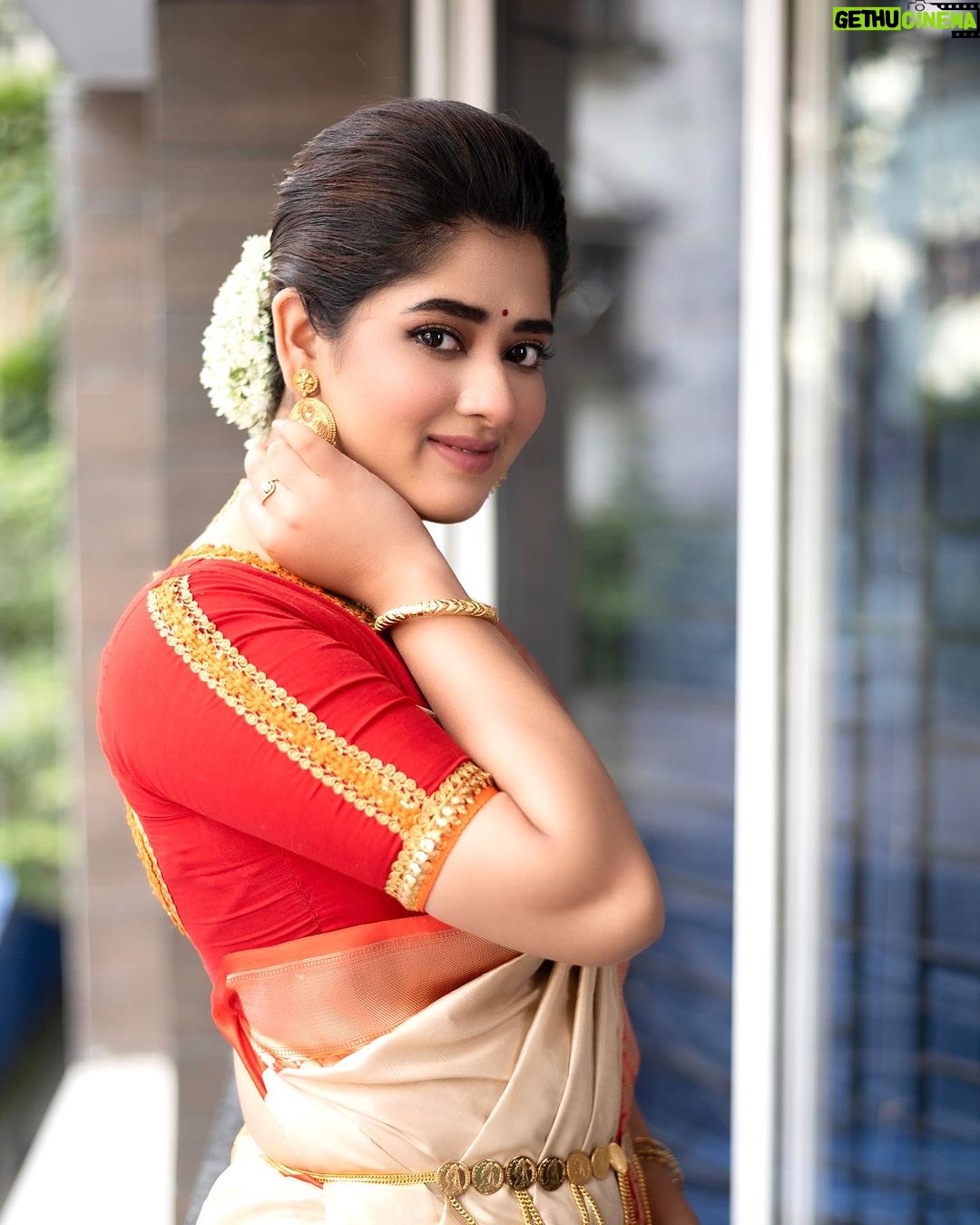 Ditipriya Roy Instagram - । শুভ শারদীয়া । ❤️🙏🏻 . . . . . . . . 📷 @a_fine_photographer @sourav3934 . . . . #saturday #saturdayvibes #saree #bengalilook #tradition #traditional #lookbok #pujo #mood #sarodiya #mahalaya #pujovibes #fashion #love #instafashion #instalike #instadaily