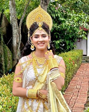 Ditipriya Roy Instagram - দেখুন নবপত্রিকায়ে দেবীবরণ , কাল ঠিক ভোর ৫ টায়ে জি বাংলায়……. 
.
.
.
.
.
.
. #mahalaya #devi #parvati #mahalakshmi #mahasaraswati #mahakali #lookbook #goddess #behindthescenes #positivity #instadaily #instamood #instalove