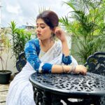 Ditipriya Roy Instagram - ঠিক সন্ধ্যে নামার মুখে…🍃 🍁🍂⛅️ . . . . . . . . . #shoot #shootdiaries #lookbook #eyes #expression #ethnic #bengali #silverjewelry #flowers #weather #clouds #rain #wednesday #wednesdaywisdom #mood #instadaily #instafashion #instalike #instalove