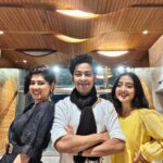 Ditipriya Roy Instagram - When some laughter and madness fills up the crack between similarities and differences . What a wonderful evening with two immensely talented artists and friends ! @surangana_bandyopadhyay @roy_ditipriya