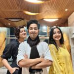 Ditipriya Roy Instagram - When some laughter and madness fills up the crack between similarities and differences . What a wonderful evening with two immensely talented artists and friends ! @surangana_bandyopadhyay @roy_ditipriya
