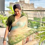 Ditipriya Roy Instagram - পুজো আসছে…..❤️ . . . . . . . . . Make-up @ameeth_dash . Styled by @_nandy_009 . . . . #friday #pujo #bengali #saree #ethnicity #jewellery #bun #lookbook #mood #positivity #sky #september #insearchofpeace #instadaily #instalike #instafashion