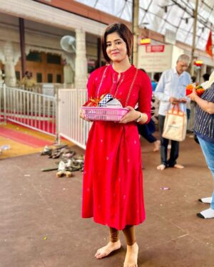 Ditipriya Roy Instagram - । শুভ গণেশ চতুর্থী । 🙏🏻❤️
.
.
.
.
.
.
.
.
.
. 📷 @abhijitdey2809 
.
.
.
. #mumbai #siddhivinayak #temple #ganesh #ganeshchaturthi #lookbook #mood #dayout #festive #festiveseason #festivevibes #instadaily #instamood #instalike