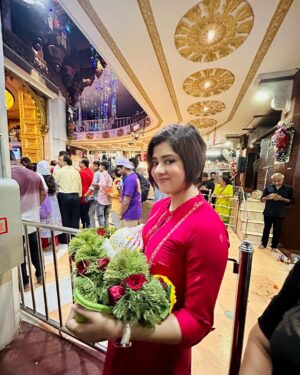 Ditipriya Roy Instagram - । শুভ গণেশ চতুর্থী । 🙏🏻❤️
.
.
.
.
.
.
.
.
.
. 📷 @abhijitdey2809 
.
.
.
. #mumbai #siddhivinayak #temple #ganesh #ganeshchaturthi #lookbook #mood #dayout #festive #festiveseason #festivevibes #instadaily #instamood #instalike