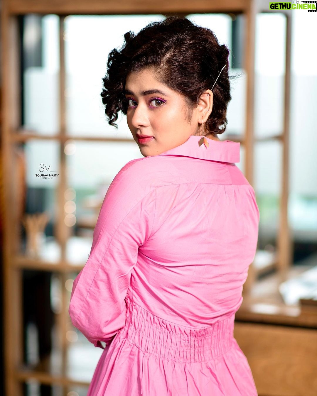 Ditipriya Roy Instagram - Not your Barbie girl, I'm living in my own worldβ¦..π . . . . . π· @sourav3934 . π @rajdeeptuya_official . π @_nandy_009 . π @talentwala.in . @novotelkolkata . . . . #tuesday #mood #pink #barbie #lookbook #pinkeyeshadow #love #positivity #vibes #shorthair #dress #posing #instadaily #instafashion #instalike #instamood Novotel Kolkata- Hotel & Residence