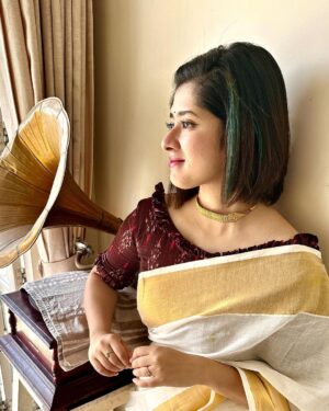Ditipriya Roy Instagram - || শুভ বসন্তপঞ্চমী || 🙏🏻♥️
.
.
.
.
.
.
.
. 📷 @dwijitalize ♥️
.
.
. #basantpanchami #saraswati #lookbook #bengali #ethnic #saree #sareelove #shorthair #goals #love #peace #mood #fashion #style #wednesday #wednesdaywisdom #instadaily #instalike #instamood #instafashion #instamood #instalove